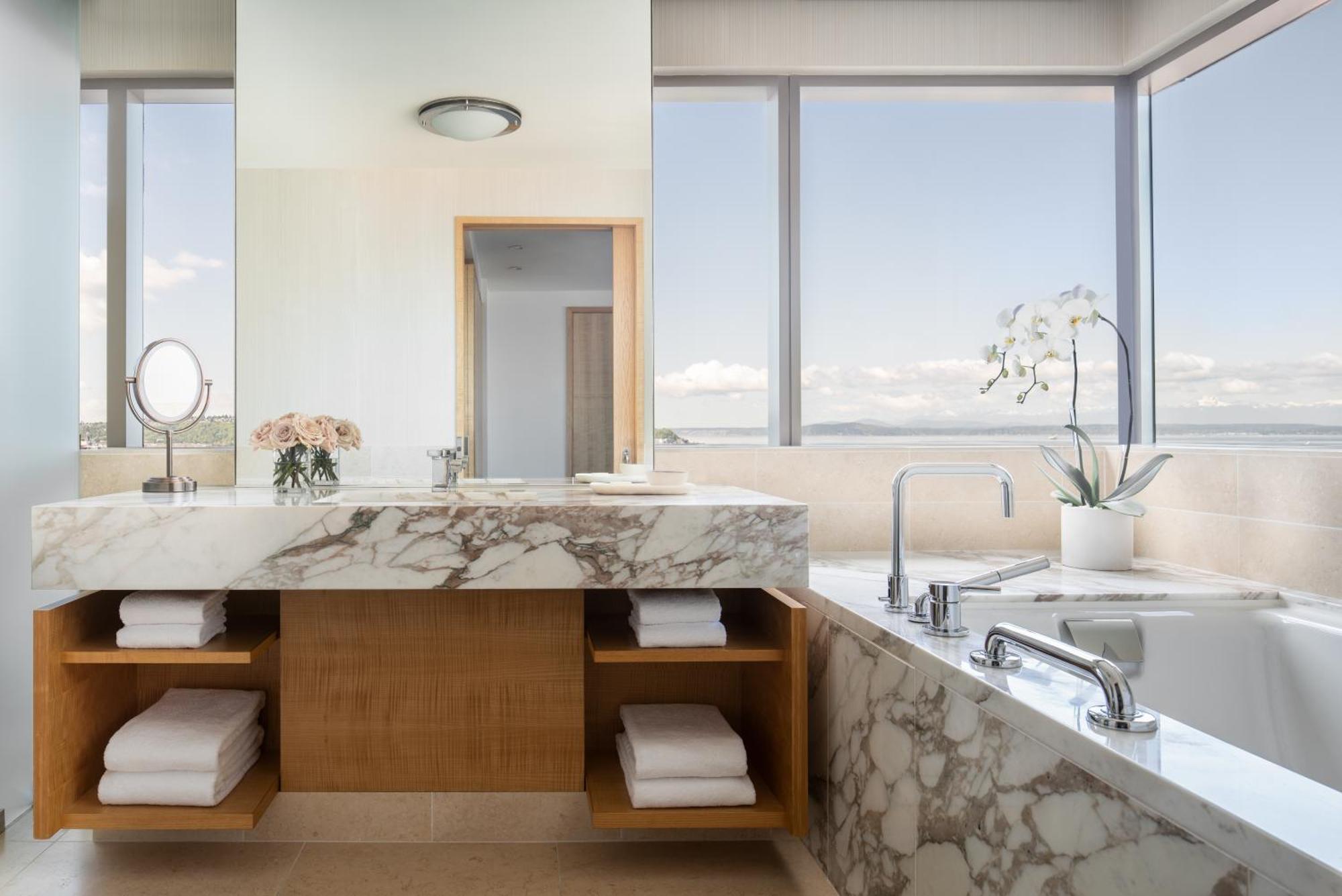 Two Bedroom Deluxe Elliot Bay Suite