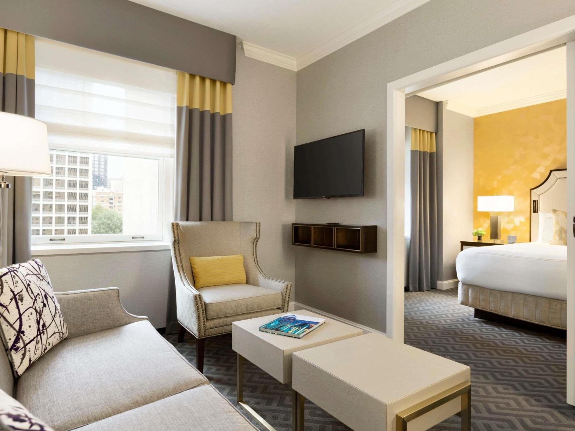 One-Bedroom King Suite Bay View