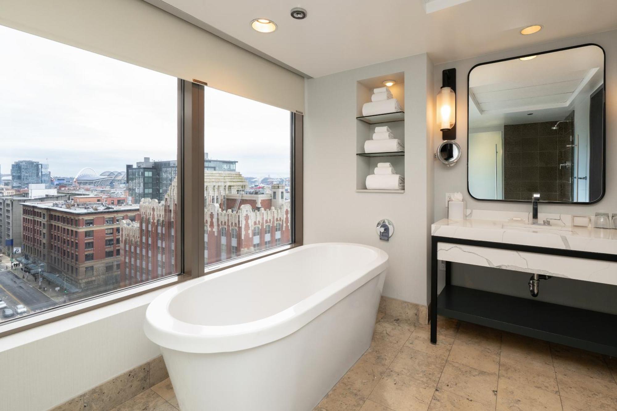 King Corner Room Water View