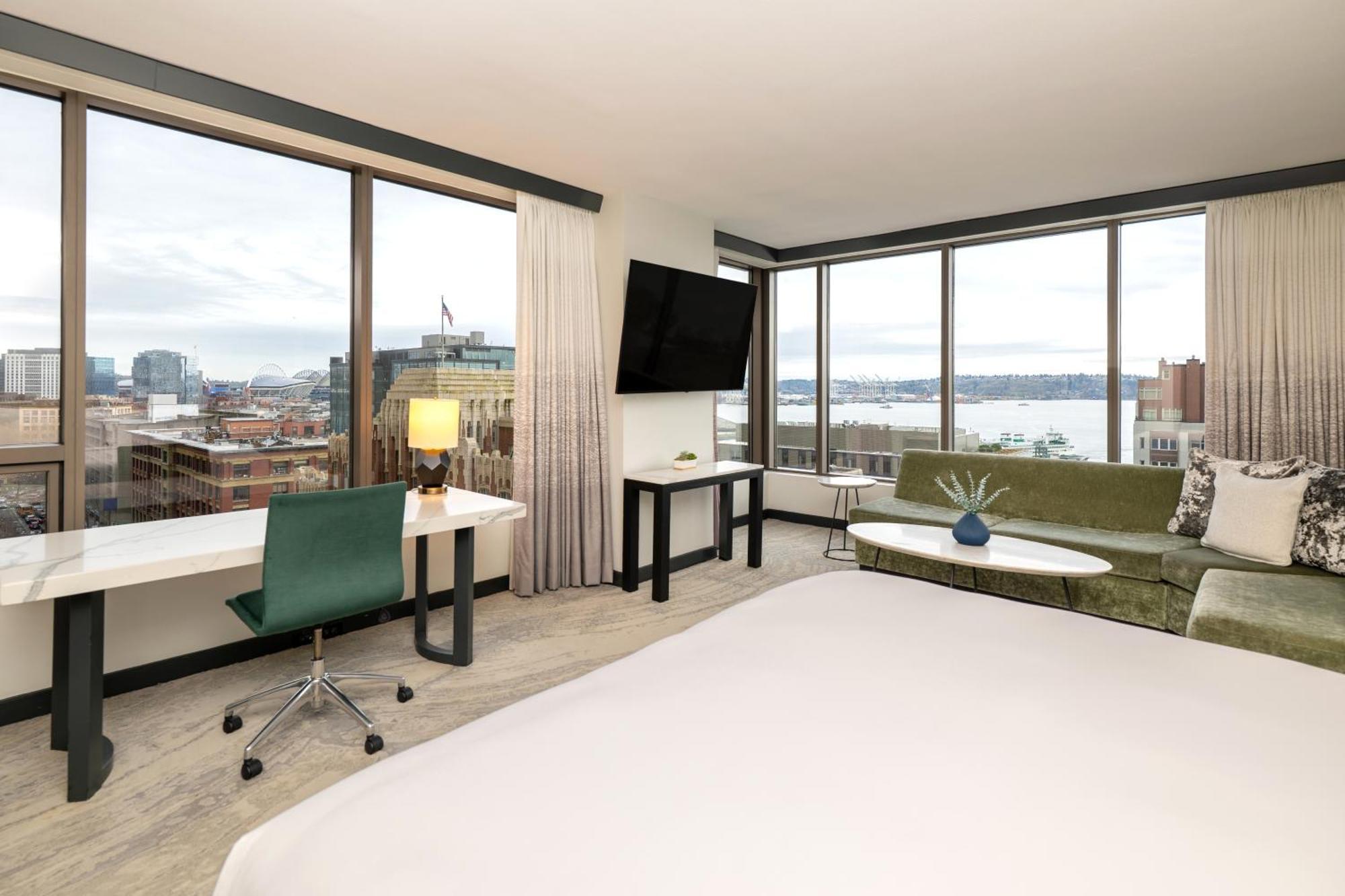 King Corner Room Water View