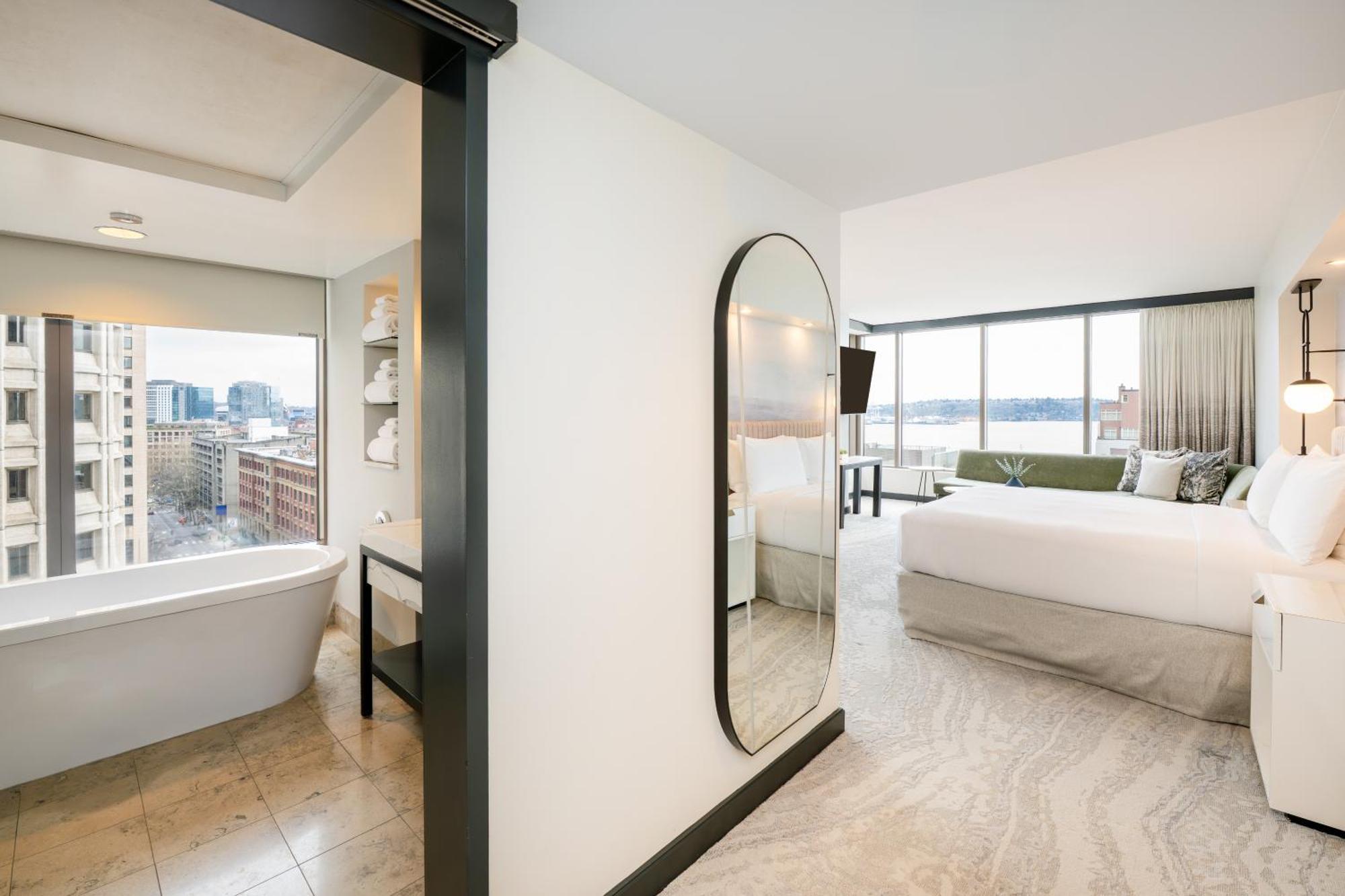 King Corner Room Water View