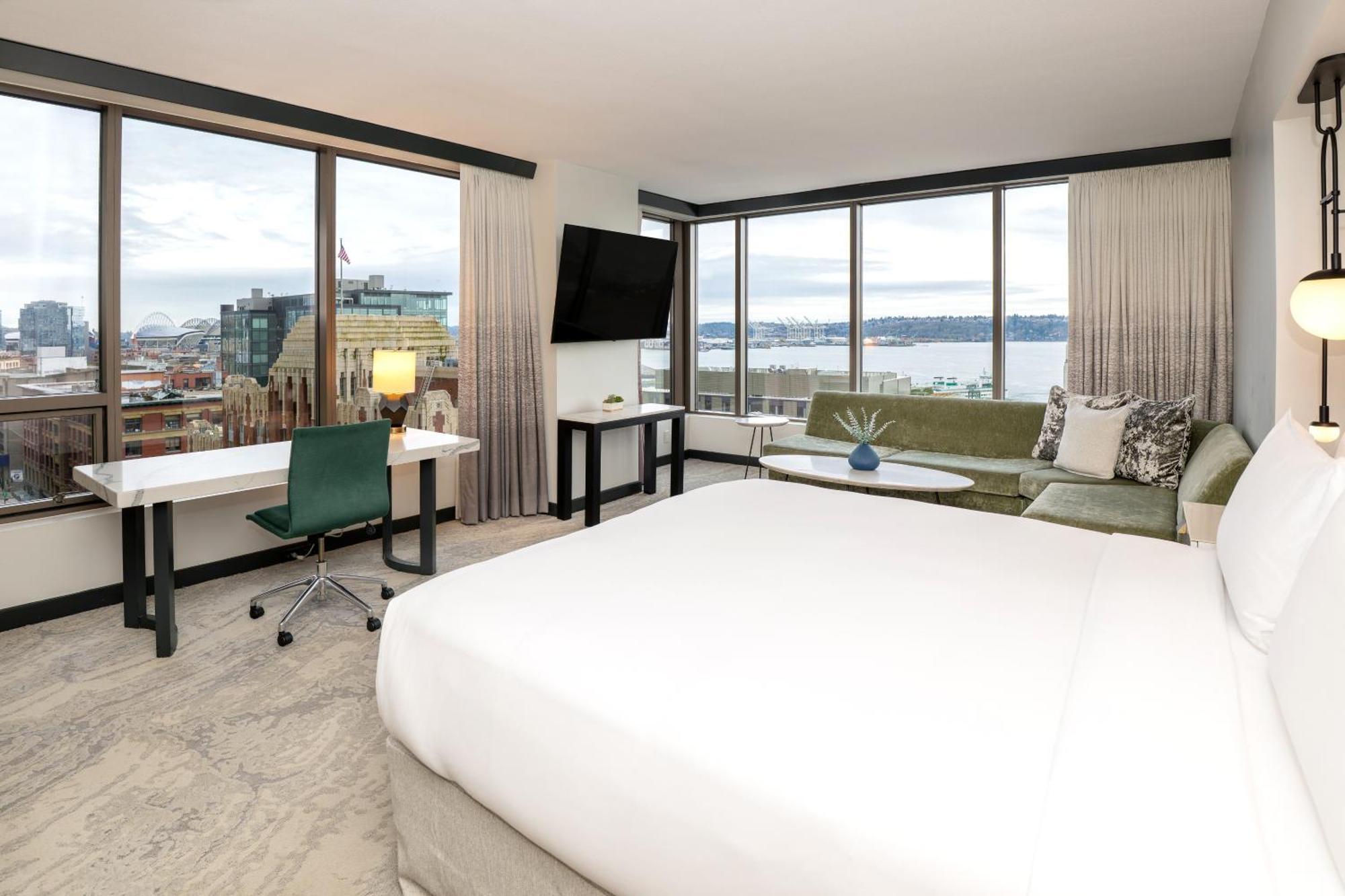 King Corner Room Water View