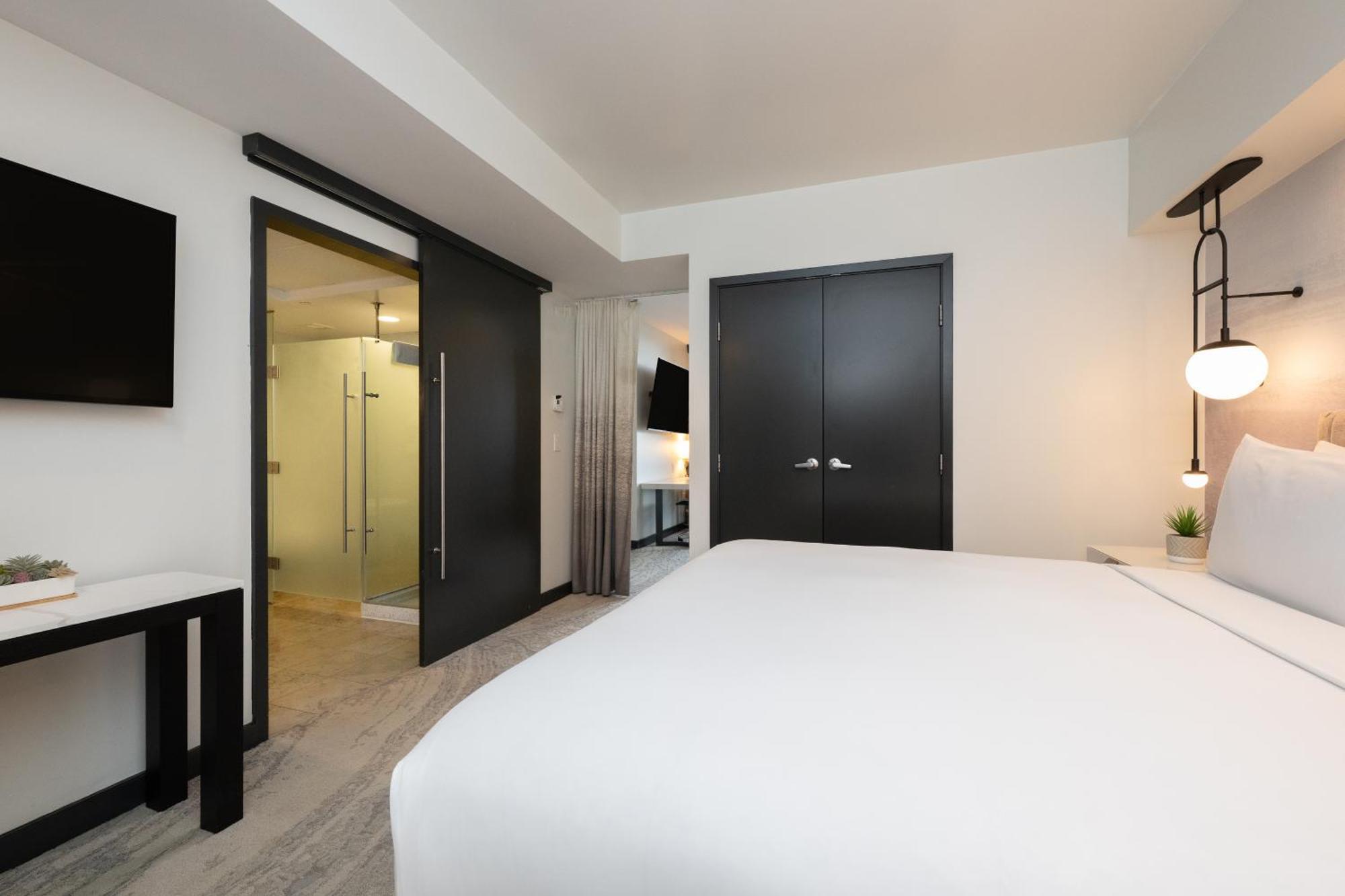 Junior King Suite Water View