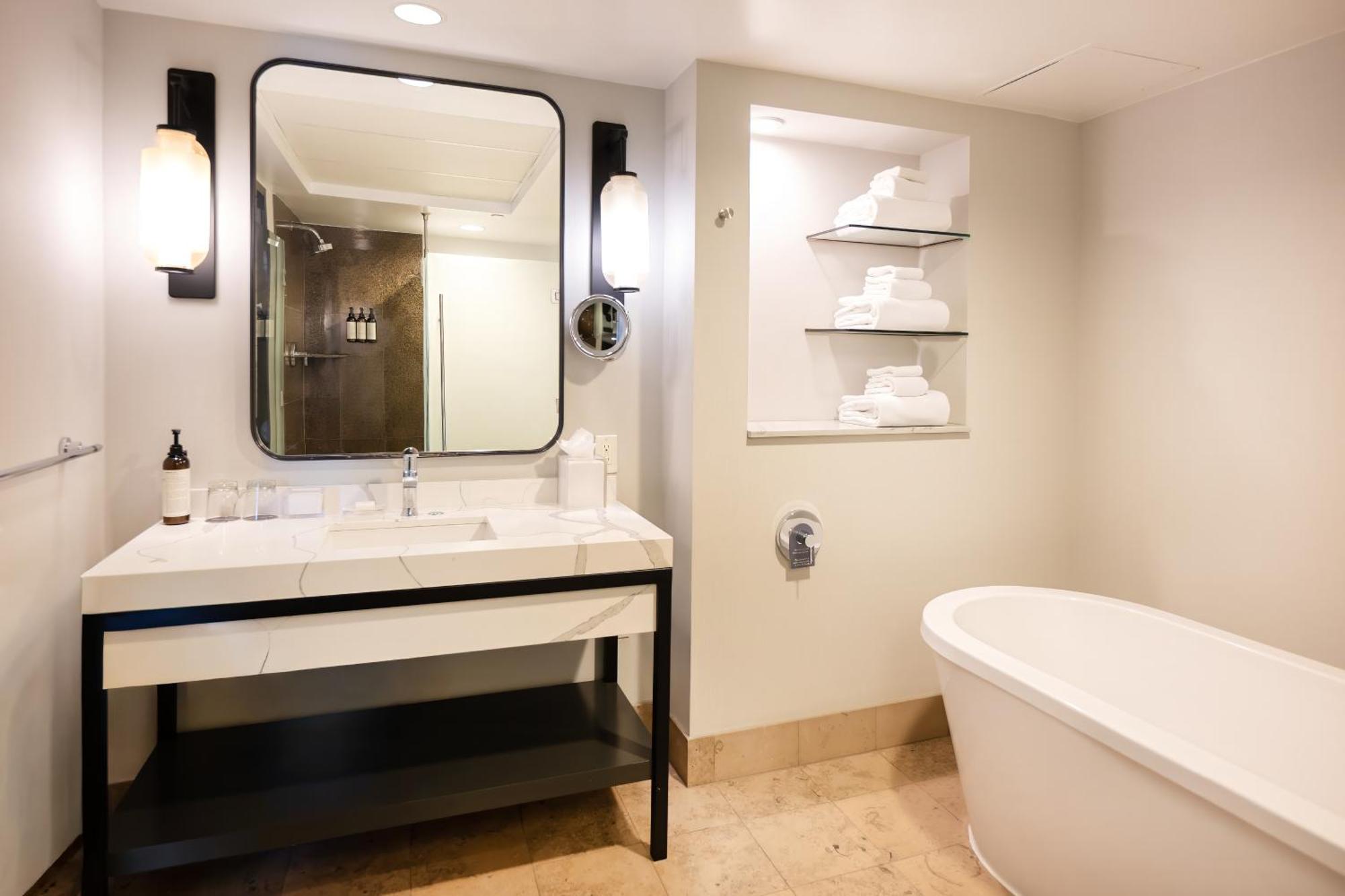 Junior King Suite Water View