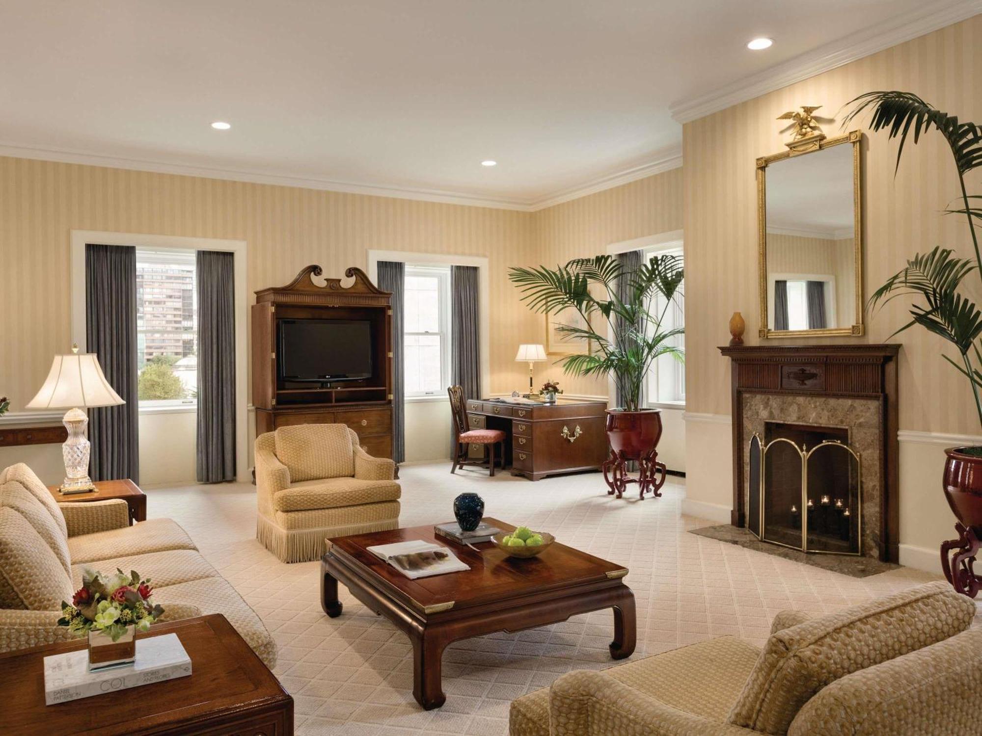Cascade Presidential Suite with One King Bed and Two Bathrooms